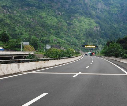 建鸡高速公路